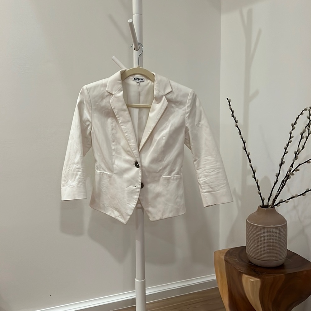 Express fitted ivory blazer size 2